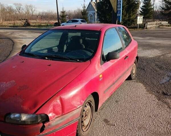 Красный Фиат Брава, объемом двигателя 1.4 л и пробегом 198 тыс. км за 1050 $, фото 2 на Automoto.ua