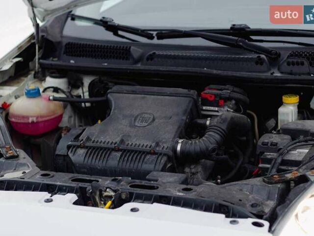 Білий Фіат Браво, об'ємом двигуна 1.37 л та пробігом 196 тис. км за 4550 $, фото 10 на Automoto.ua