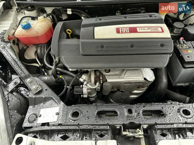 Белый Фиат Браво, объемом двигателя 1.4 л и пробегом 163 тыс. км за 2750 $, фото 9 на Automoto.ua