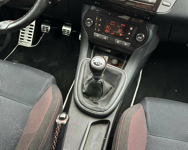 Белый Фиат Браво, объемом двигателя 1.4 л и пробегом 163 тыс. км за 2750 $, фото 11 на Automoto.ua