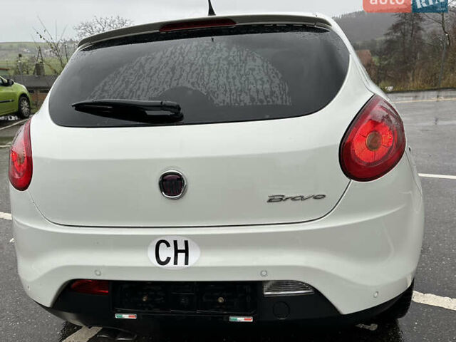 Белый Фиат Браво, объемом двигателя 1.4 л и пробегом 163 тыс. км за 2750 $, фото 3 на Automoto.ua