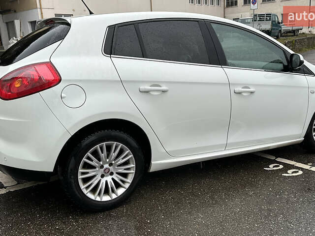 Белый Фиат Браво, объемом двигателя 1.4 л и пробегом 163 тыс. км за 2750 $, фото 6 на Automoto.ua