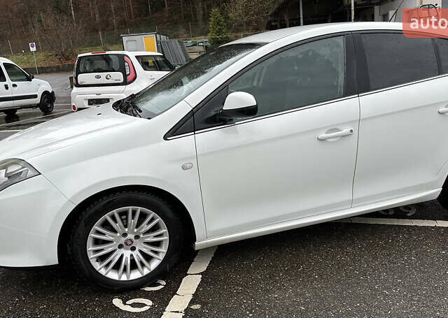 Белый Фиат Браво, объемом двигателя 1.4 л и пробегом 163 тыс. км за 2750 $, фото 13 на Automoto.ua