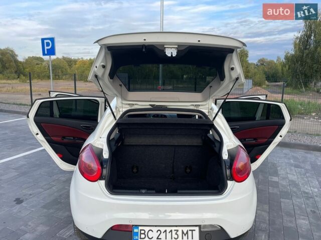 Белый Фиат Браво, объемом двигателя 1.4 л и пробегом 231 тыс. км за 5500 $, фото 11 на Automoto.ua