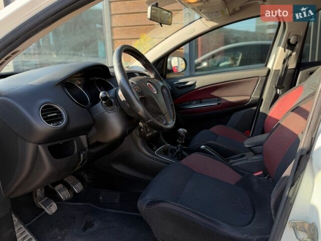 Белый Фиат Браво, объемом двигателя 1.37 л и пробегом 230 тыс. км за 5999 $, фото 24 на Automoto.ua