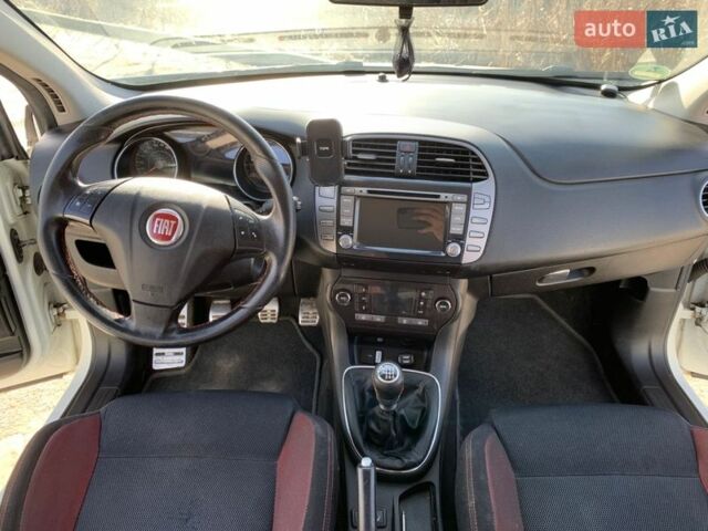 Белый Фиат Браво, объемом двигателя 1.37 л и пробегом 230 тыс. км за 6000 $, фото 17 на Automoto.ua