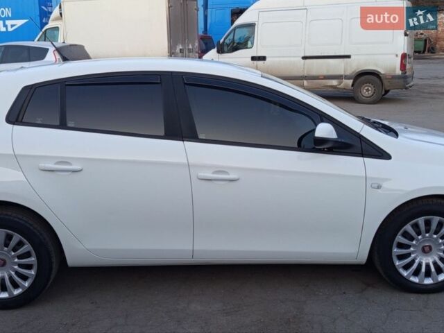 Білий Фіат Браво, об'ємом двигуна 1.37 л та пробігом 122 тис. км за 5000 $, фото 4 на Automoto.ua