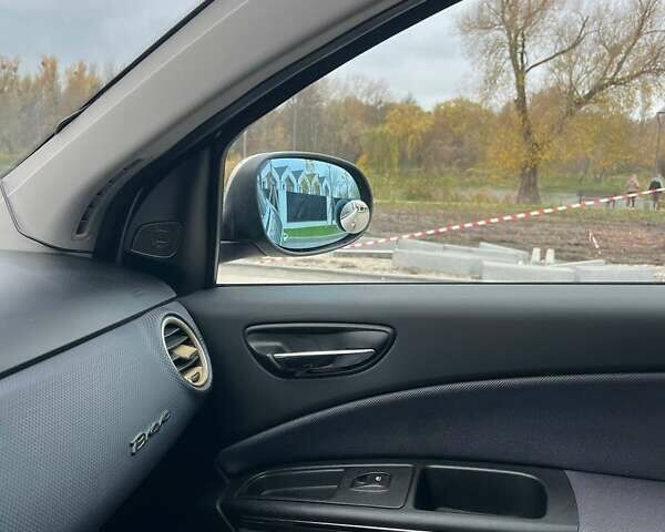 Бежевый Фиат Браво, объемом двигателя 1.37 л и пробегом 138 тыс. км за 6000 $, фото 7 на Automoto.ua