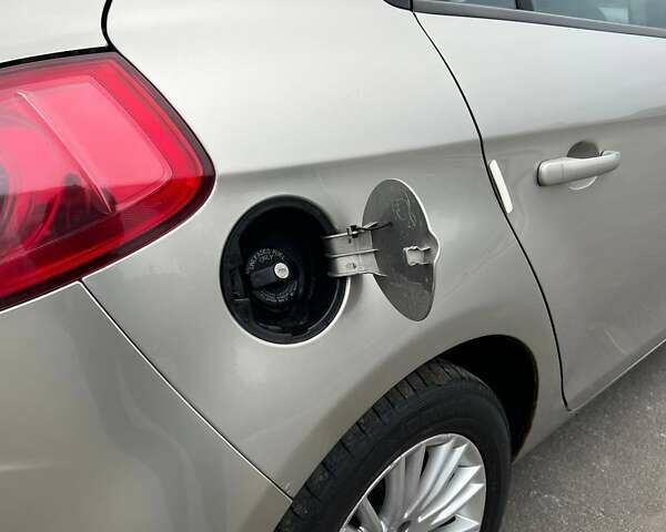 Бежевый Фиат Браво, объемом двигателя 1.37 л и пробегом 138 тыс. км за 6000 $, фото 4 на Automoto.ua