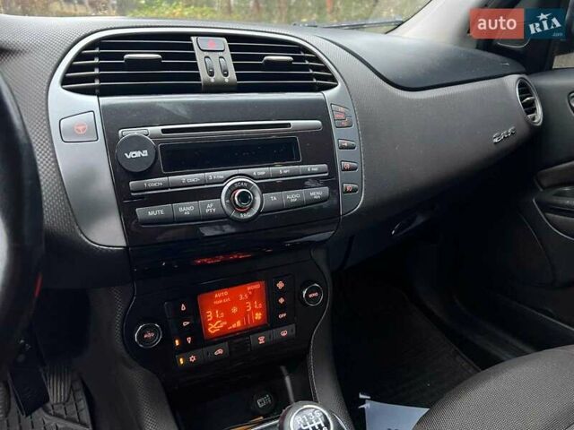 Черный Фиат Браво, объемом двигателя 1.4 л и пробегом 219 тыс. км за 4440 $, фото 11 на Automoto.ua