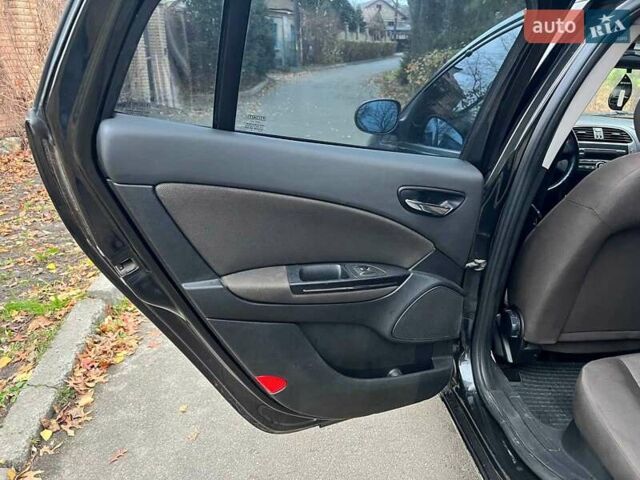 Черный Фиат Браво, объемом двигателя 1.4 л и пробегом 219 тыс. км за 4440 $, фото 14 на Automoto.ua