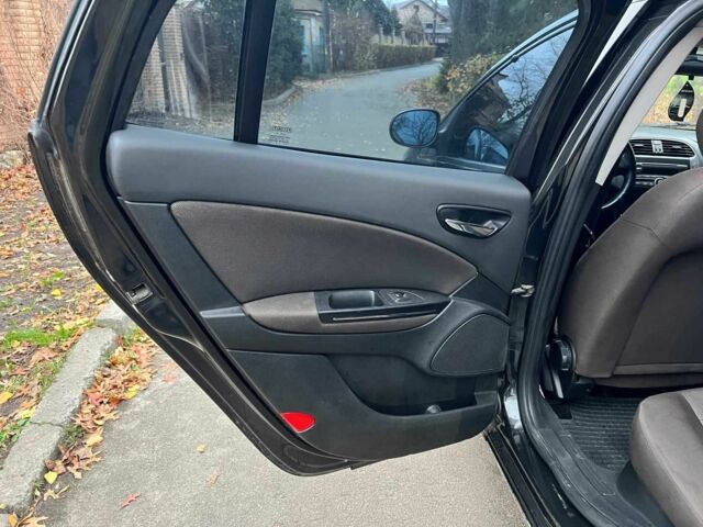 Черный Фиат Браво, объемом двигателя 1.4 л и пробегом 219 тыс. км за 4440 $, фото 14 на Automoto.ua