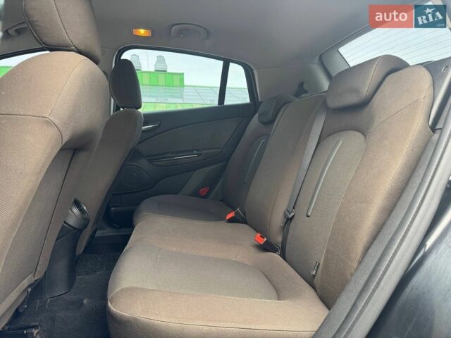 Черный Фиат Браво, объемом двигателя 1.37 л и пробегом 225 тыс. км за 3490 $, фото 8 на Automoto.ua