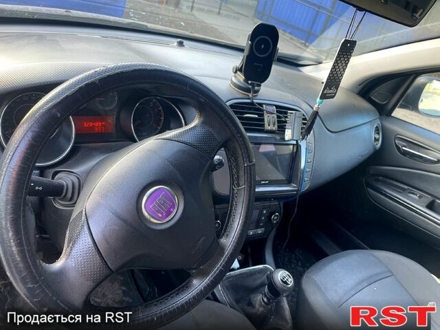 Черный Фиат Браво, объемом двигателя 1.4 л и пробегом 0 тыс. км за 3700 $, фото 5 на Automoto.ua