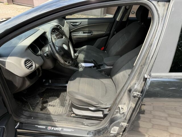 Черный Фиат Браво, объемом двигателя 1.4 л и пробегом 380 тыс. км за 4000 $, фото 10 на Automoto.ua