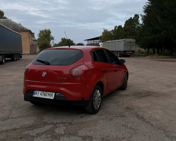 Красный Фиат Браво, объемом двигателя 1.37 л и пробегом 320 тыс. км за 4500 $, фото 1 на Automoto.ua