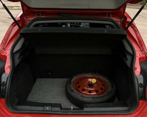 Красный Фиат Браво, объемом двигателя 1.37 л и пробегом 320 тыс. км за 4500 $, фото 7 на Automoto.ua