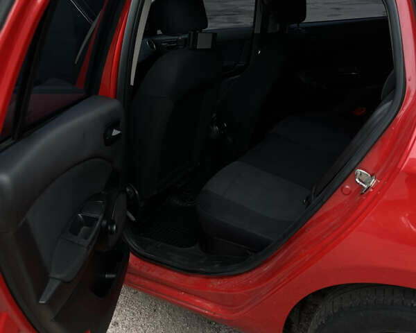 Красный Фиат Браво, объемом двигателя 1.37 л и пробегом 320 тыс. км за 4500 $, фото 6 на Automoto.ua