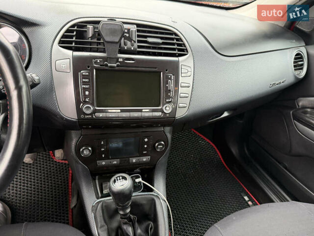 Фиат Браво 2009 в Шепетовке на Automoto.ua Красный Фиат Браво, объемом двигателя 1.6 л и пробегом 224 тыс. км за 4400 $, фото 5 на Automoto.ua