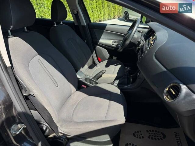 Серый Фиат Браво, объемом двигателя 1.91 л и пробегом 220 тыс. км за 5300 $, фото 30 на Automoto.ua