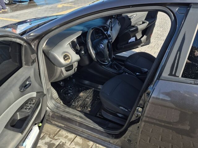 Серый Фиат Браво, объемом двигателя 1.4 л и пробегом 307 тыс. км за 4500 $, фото 2 на Automoto.ua