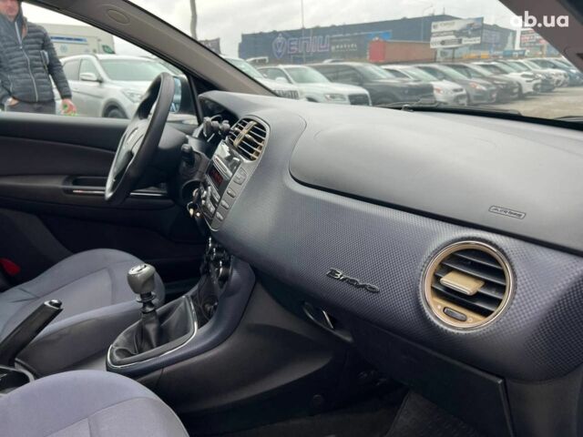 Серый Фиат Браво, объемом двигателя 1.9 л и пробегом 194 тыс. км за 4890 $, фото 29 на Automoto.ua