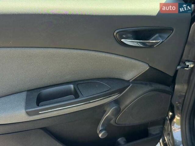 Серый Фиат Браво, объемом двигателя 1.91 л и пробегом 220 тыс. км за 5300 $, фото 22 на Automoto.ua