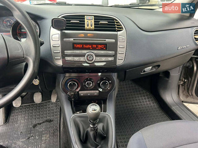 Серый Фиат Браво, объемом двигателя 1.9 л и пробегом 194 тыс. км за 4890 $, фото 20 на Automoto.ua