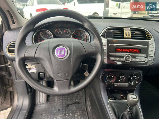 Серый Фиат Браво, объемом двигателя 1.9 л и пробегом 194 тыс. км за 4890 $, фото 17 на Automoto.ua
