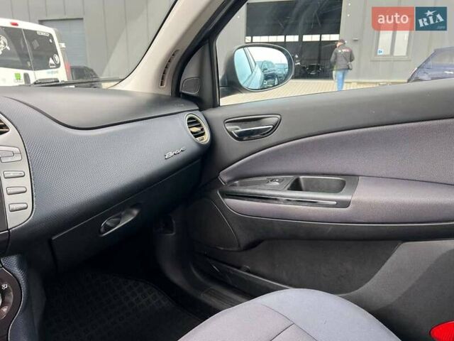 Серый Фиат Браво, объемом двигателя 1.9 л и пробегом 194 тыс. км за 4890 $, фото 24 на Automoto.ua