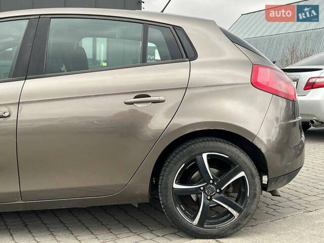 Серый Фиат Браво, объемом двигателя 1.9 л и пробегом 194 тыс. км за 4890 $, фото 4 на Automoto.ua