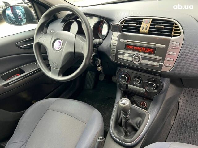 Серый Фиат Браво, объемом двигателя 1.9 л и пробегом 194 тыс. км за 4890 $, фото 31 на Automoto.ua
