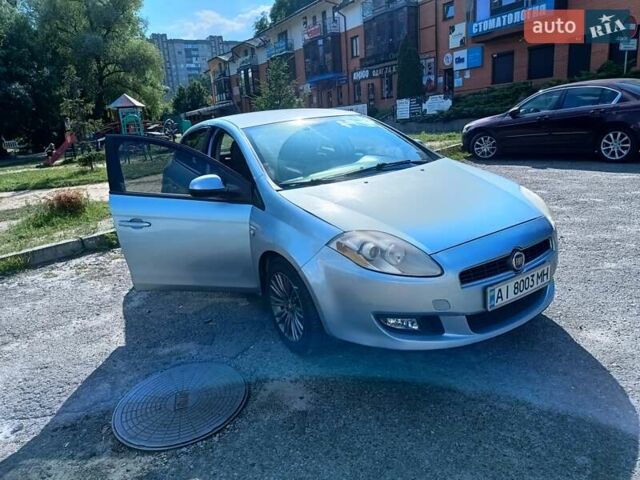 Синий Фиат Браво, объемом двигателя 1.37 л и пробегом 325 тыс. км за 4200 $, фото 4 на Automoto.ua