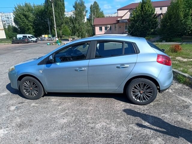 Синий Фиат Браво, объемом двигателя 1.4 л и пробегом 327 тыс. км за 3900 $, фото 1 на Automoto.ua