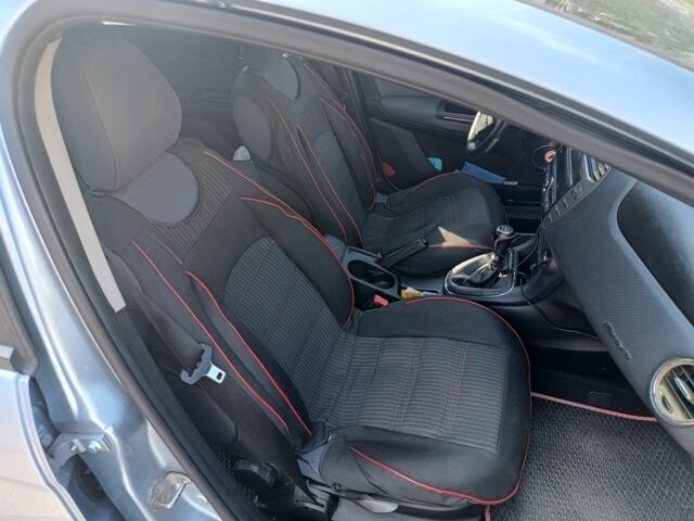 Синий Фиат Браво, объемом двигателя 1.4 л и пробегом 327 тыс. км за 3900 $, фото 4 на Automoto.ua