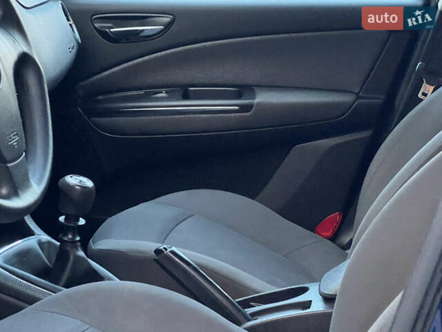 Синий Фиат Браво, объемом двигателя 1.6 л и пробегом 287 тыс. км за 4350 $, фото 70 на Automoto.ua