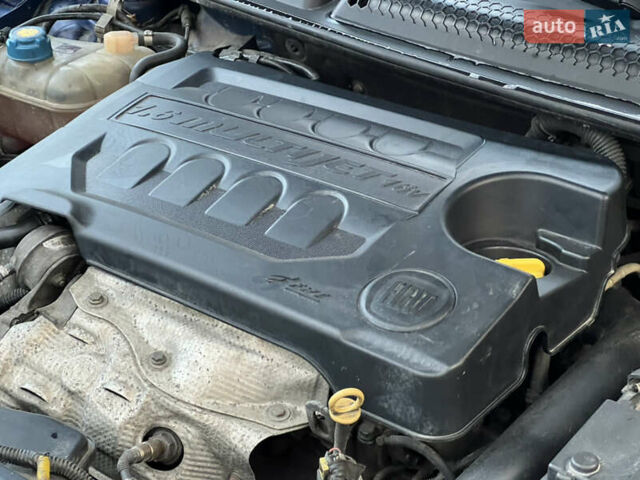 Синий Фиат Браво, объемом двигателя 1.6 л и пробегом 287 тыс. км за 4350 $, фото 111 на Automoto.ua