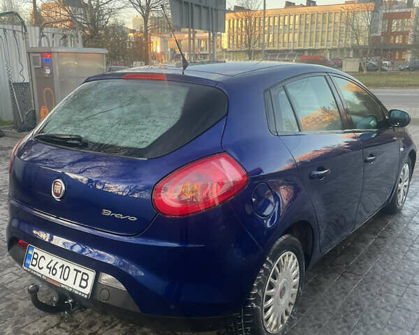 Синий Фиат Браво, объемом двигателя 1.6 л и пробегом 287 тыс. км за 3500 $, фото 4 на Automoto.ua