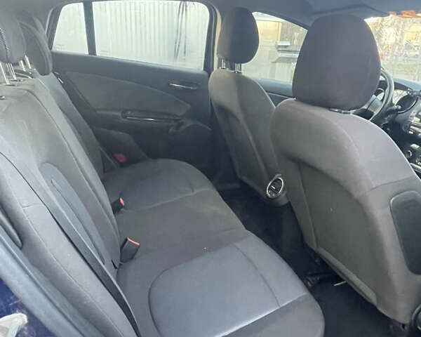 Синий Фиат Браво, объемом двигателя 1.6 л и пробегом 287 тыс. км за 3500 $, фото 11 на Automoto.ua