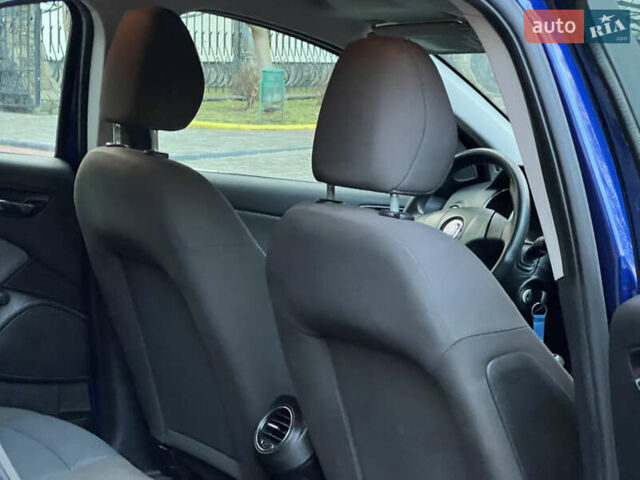 Синий Фиат Браво, объемом двигателя 1.6 л и пробегом 287 тыс. км за 4350 $, фото 98 на Automoto.ua