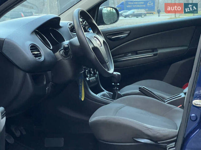 Синий Фиат Браво, объемом двигателя 1.6 л и пробегом 287 тыс. км за 4350 $, фото 66 на Automoto.ua