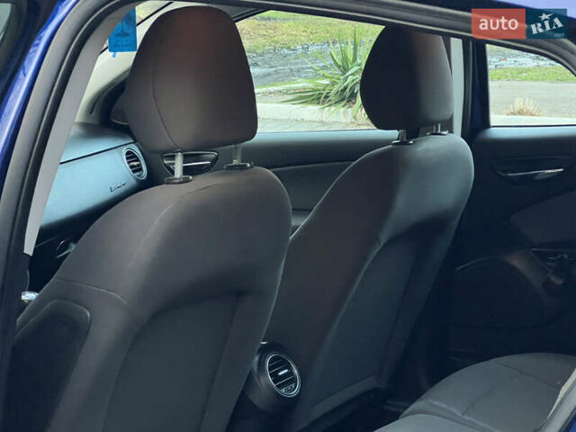 Синий Фиат Браво, объемом двигателя 1.6 л и пробегом 287 тыс. км за 4350 $, фото 92 на Automoto.ua