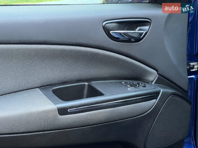 Синий Фиат Браво, объемом двигателя 1.6 л и пробегом 287 тыс. км за 4350 $, фото 62 на Automoto.ua