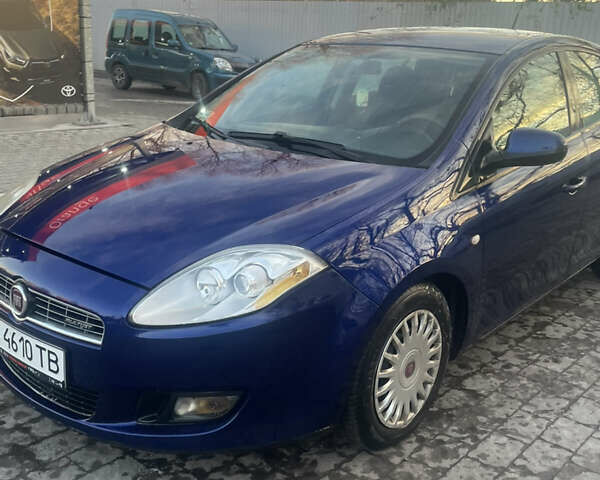 Синий Фиат Браво, объемом двигателя 1.6 л и пробегом 287 тыс. км за 3500 $, фото 1 на Automoto.ua