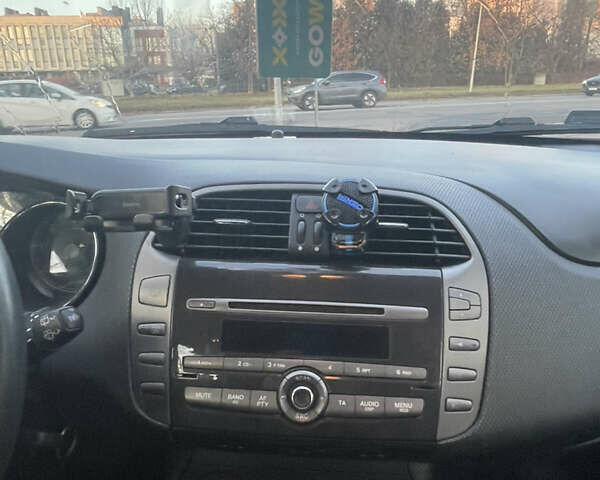 Синий Фиат Браво, объемом двигателя 1.6 л и пробегом 287 тыс. км за 3500 $, фото 9 на Automoto.ua