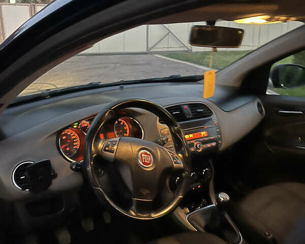 Синий Фиат Браво, объемом двигателя 1.6 л и пробегом 236 тыс. км за 4800 $, фото 9 на Automoto.ua