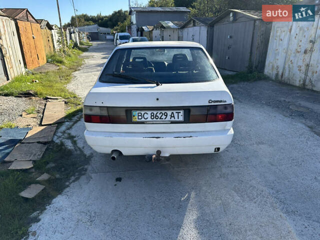 Белый Фиат Крома, объемом двигателя 2 л и пробегом 185 тыс. км за 3000 $, фото 2 на Automoto.ua