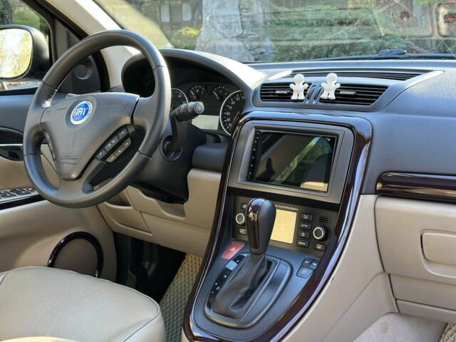 Черный Фиат Крома, объемом двигателя 2.4 л и пробегом 270 тыс. км за 4300 $, фото 10 на Automoto.ua