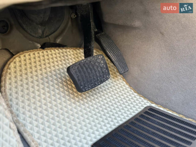 Черный Фиат Крома, объемом двигателя 2.4 л и пробегом 270 тыс. км за 4200 $, фото 56 на Automoto.ua