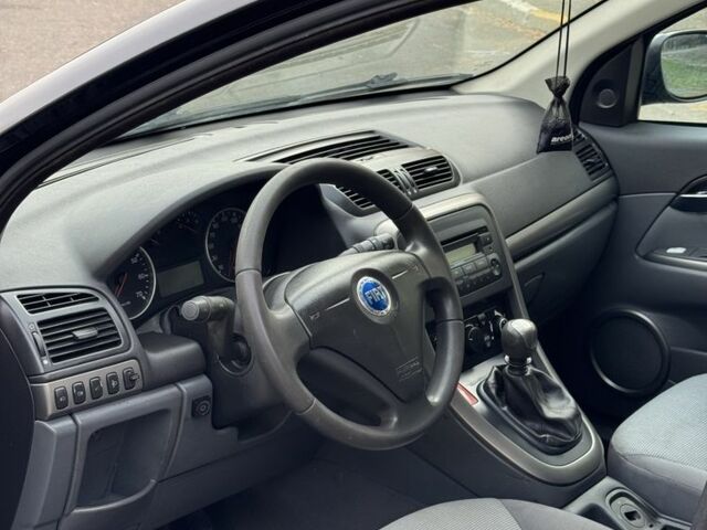 Черный Фиат Крома, объемом двигателя 1.8 л и пробегом 300 тыс. км за 3600 $, фото 9 на Automoto.ua